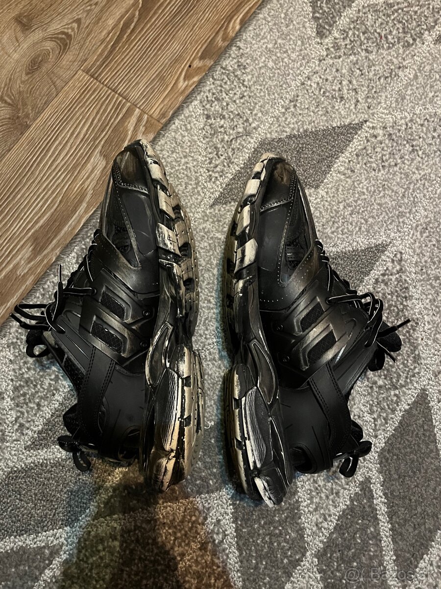 Balenciaga track