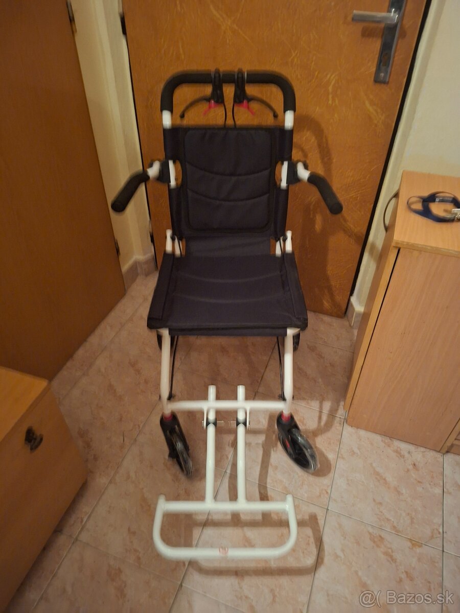 Vozik pre pacientov