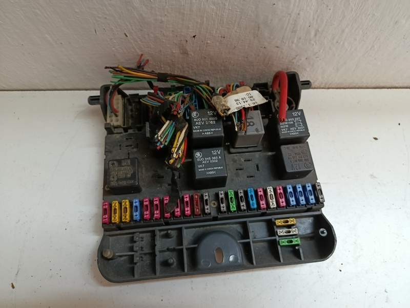 poistkova skrinka skoda felicia 30€