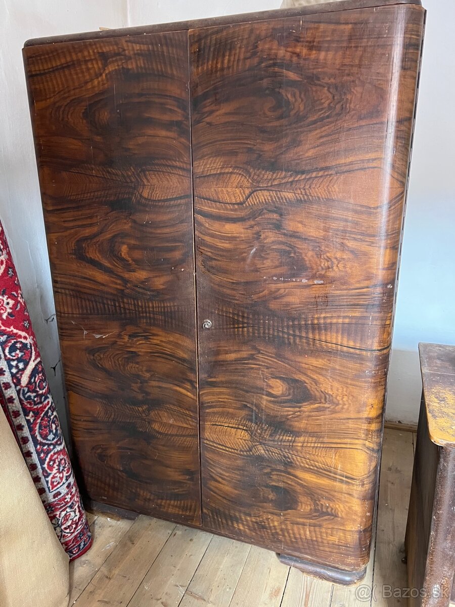 Darujeme staru skrinu ( chata )