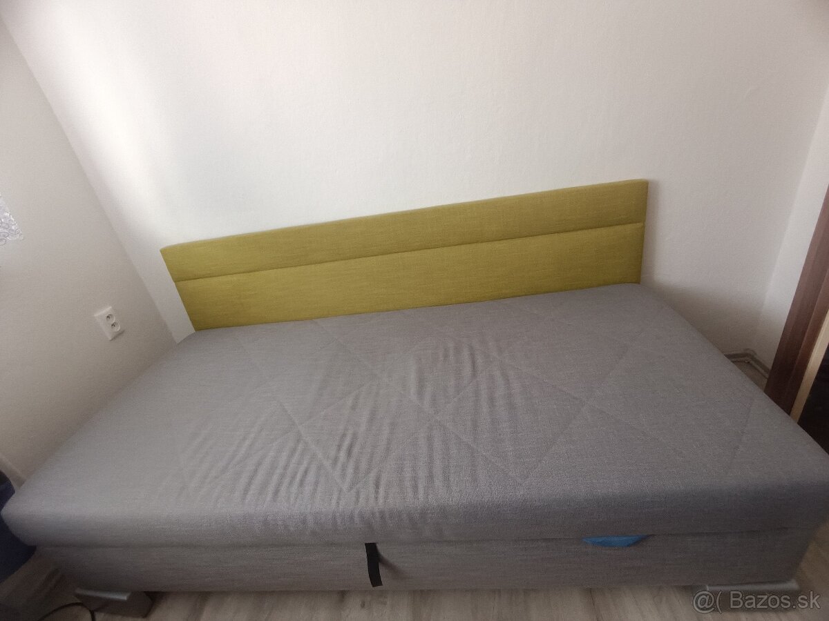 Postel s úložným priestorom