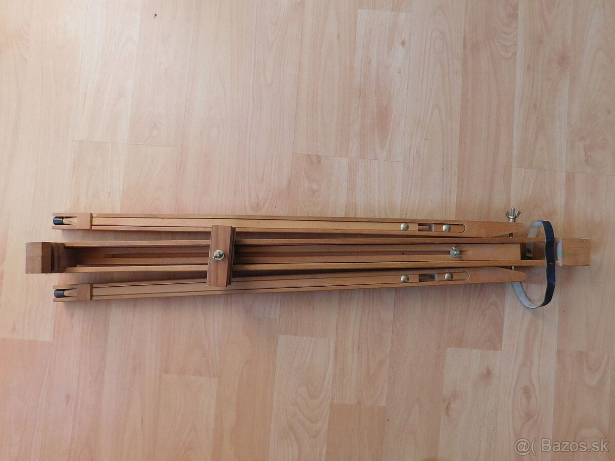 Drevený maliarsky stojan