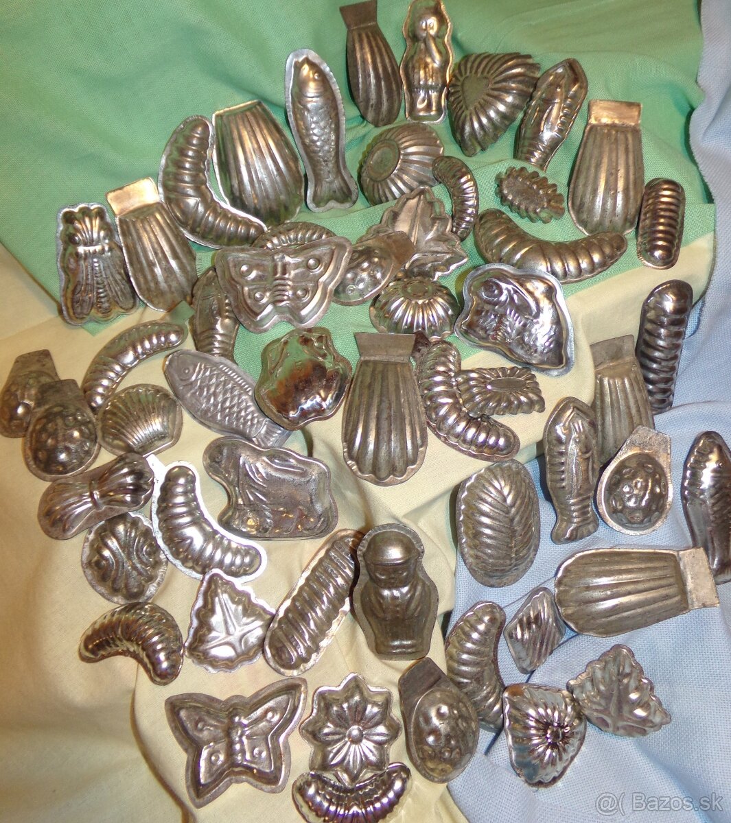 STARÉ FORMIČKY rôznych tvarov 53 ks - na ďalšiu tvorbu