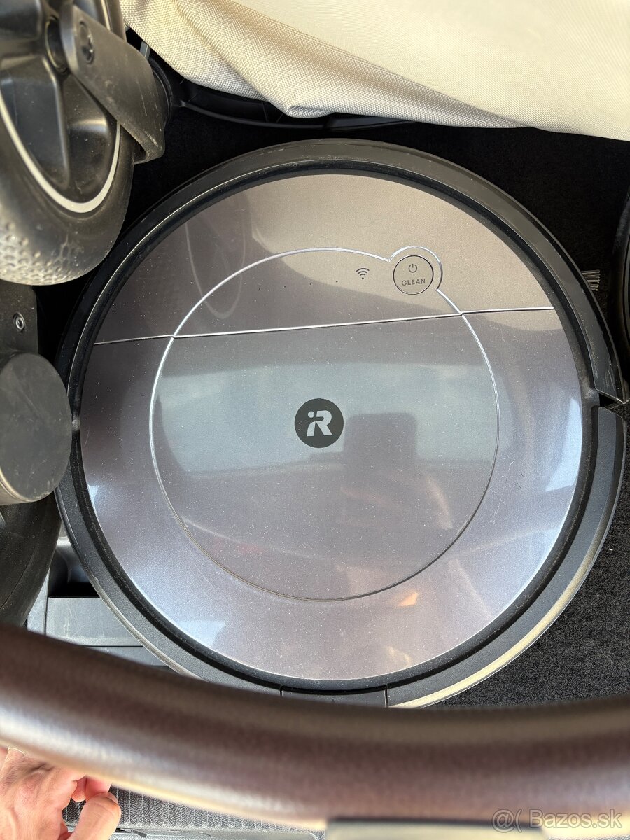 Roboticky vysavac irobot