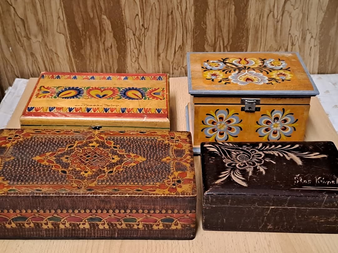Dřevěné šperkovnice/krabička s folklórními vzory
