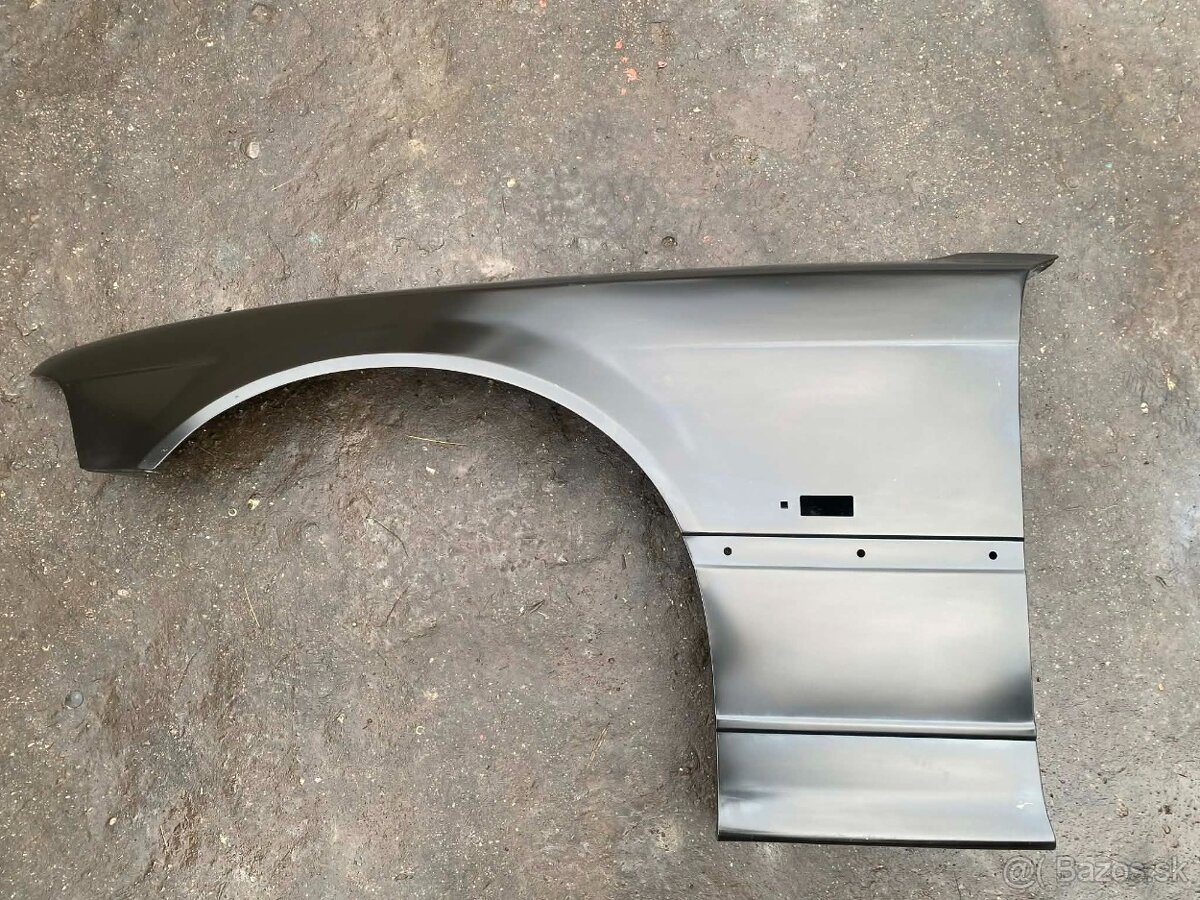 Predám Ľavý ( šoférov ) blatník na BMW e36 COUPE