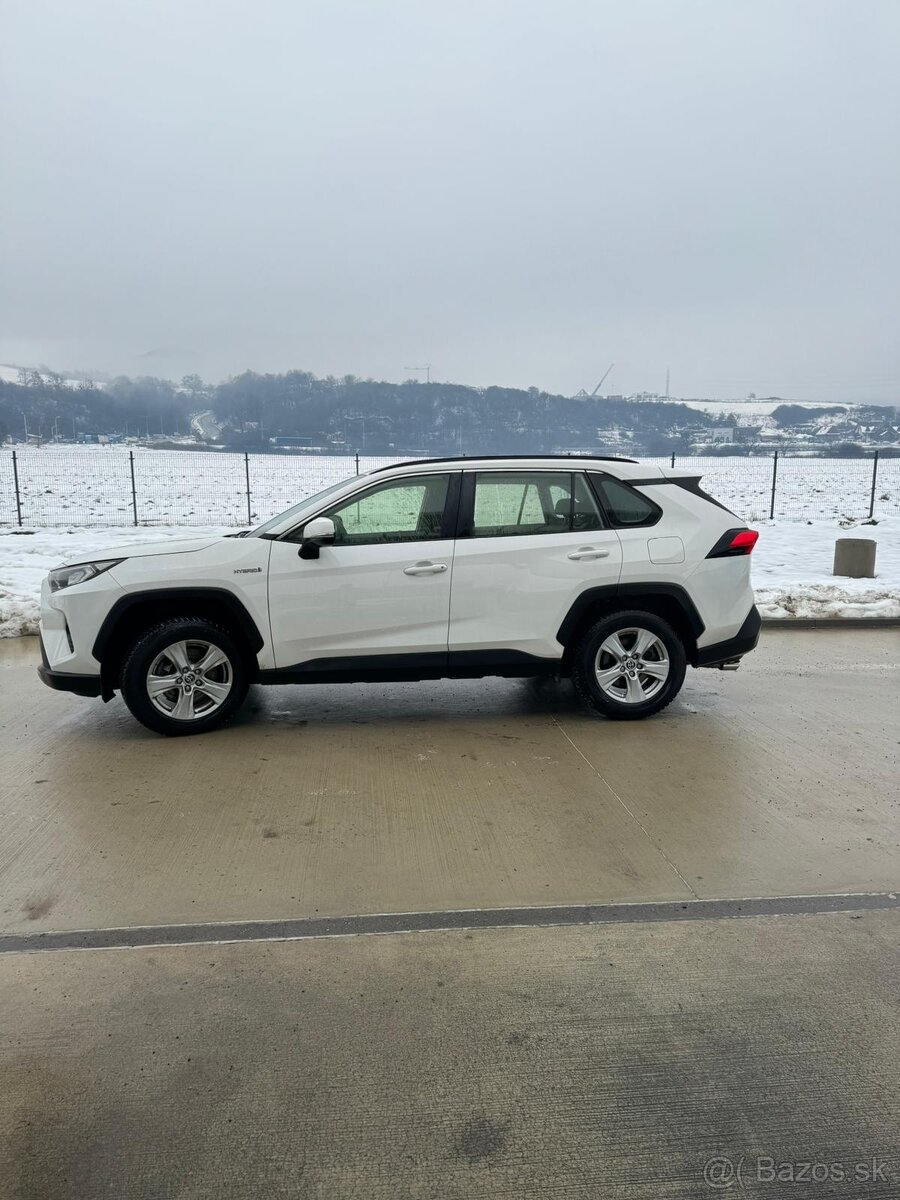 Predám Toyota RAV4 2,5 benzín Hybrid 4x4x r.v.2020