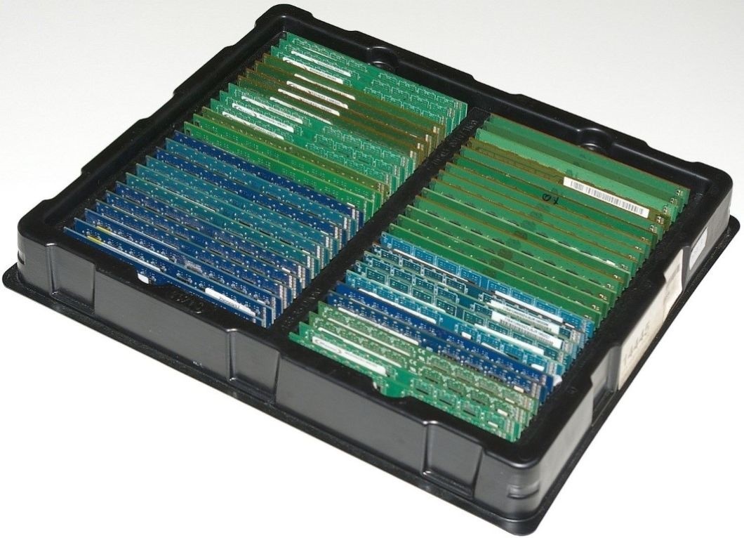 2GB DDR3 RAM moduly