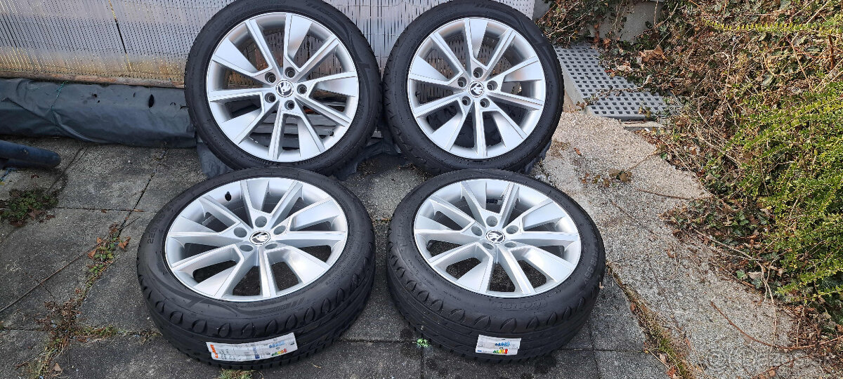 18 Skoda Octavia - 225/45R18