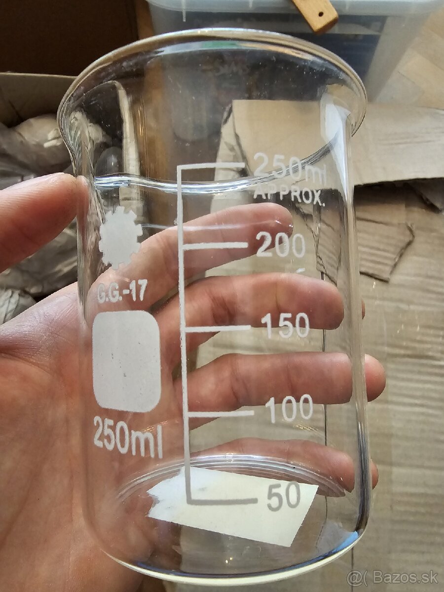 Odmerná nádoba 250ml