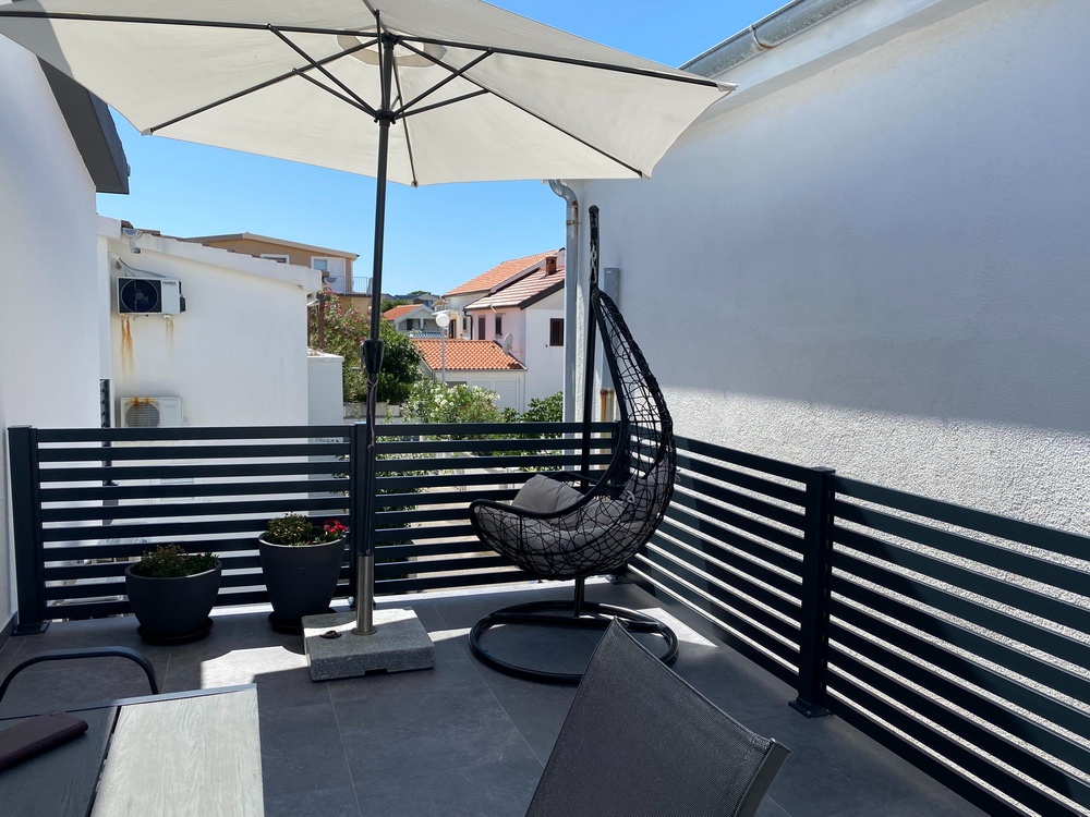 Chorvátsko, dom pri mori s dvomi apartmánmi