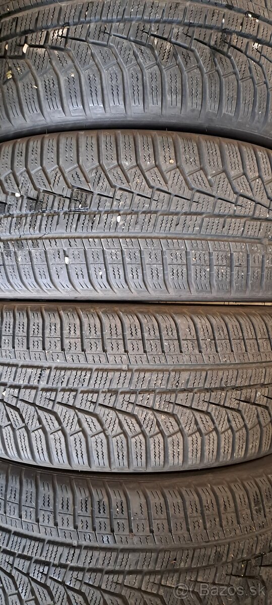 Predám 4ks slušné zimné 205/55r17-91H Hankook