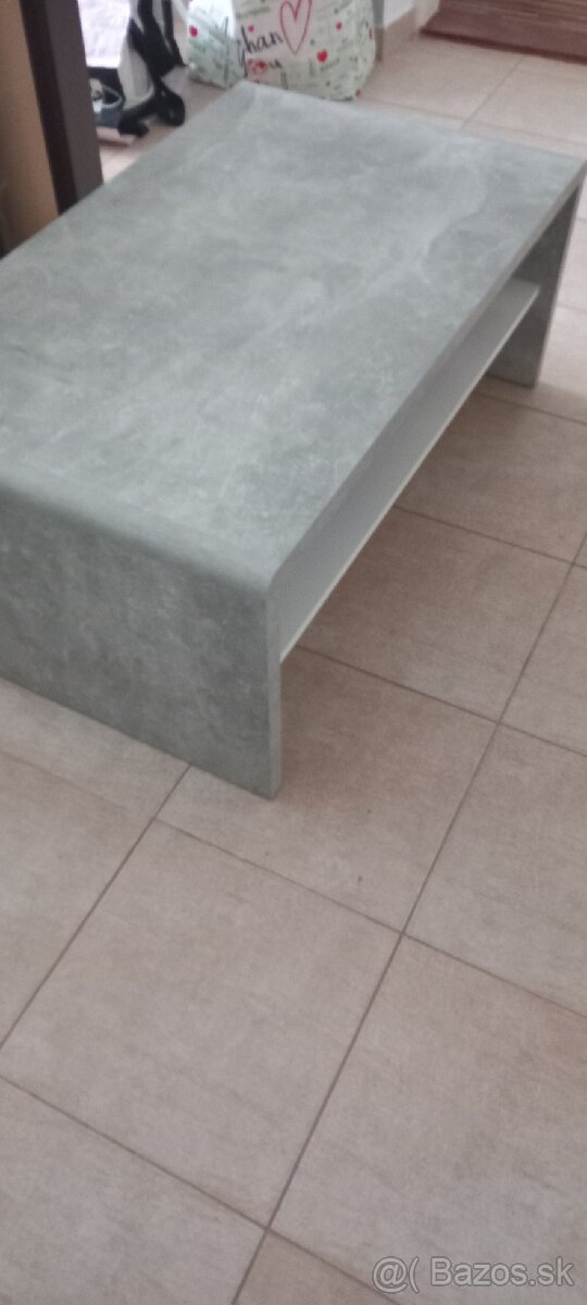 Predám konferenčný stolík 103cm krát 60cm