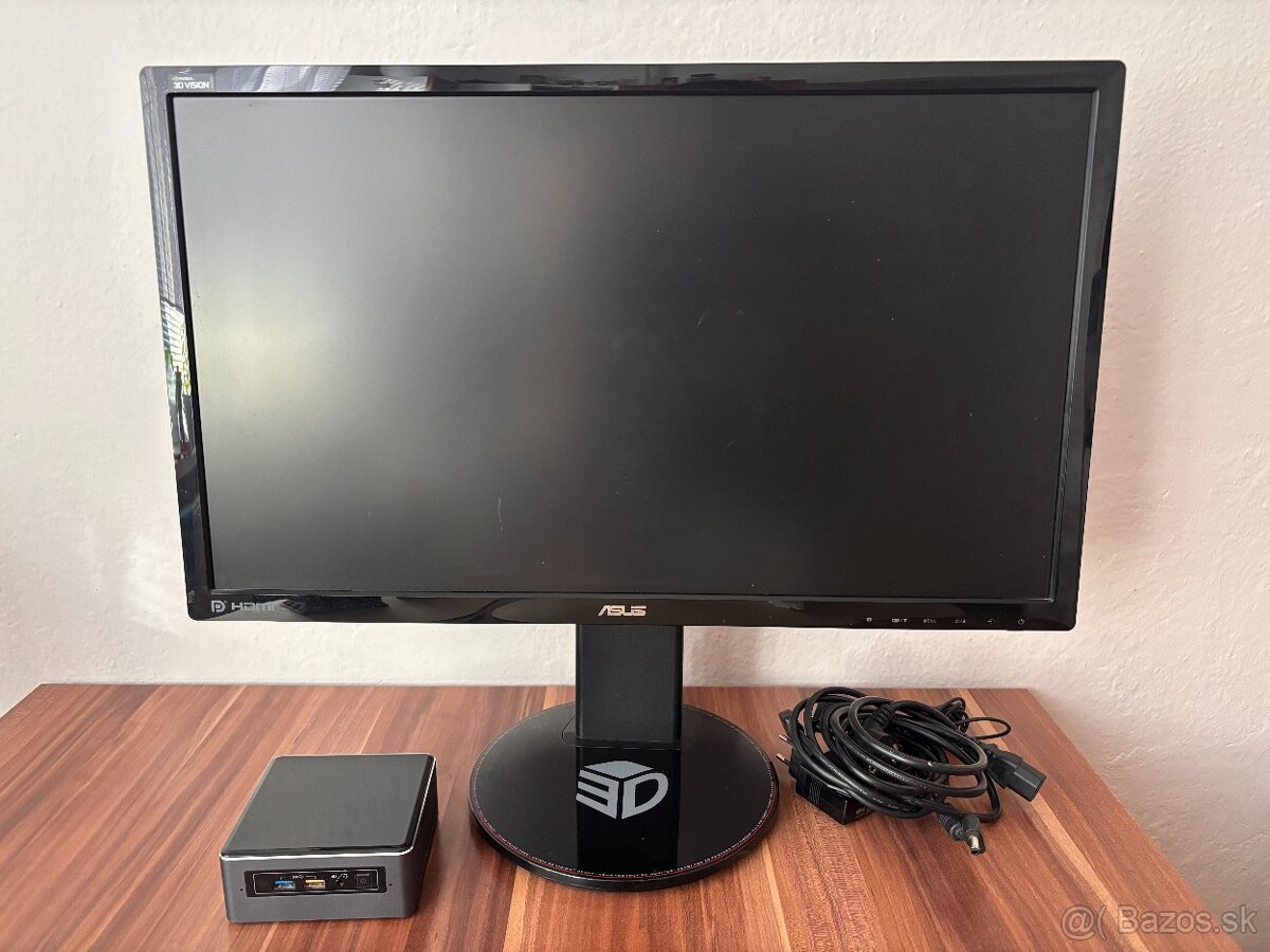počítačová zostava s 24" monitorom