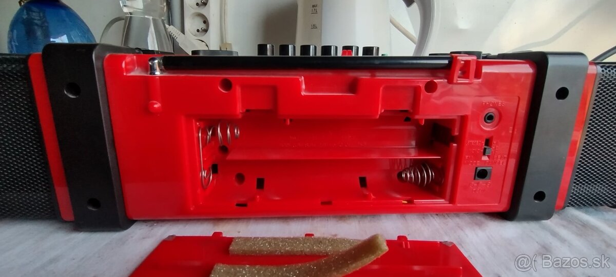 Predám krásny Sharp viď foto cena 100 eur.