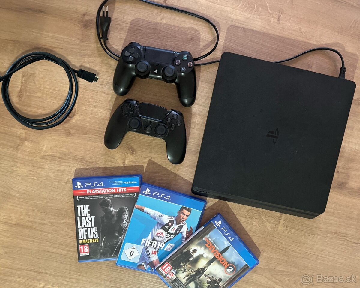 Predám PlayStation 4 Slim 500GB – málo používaná