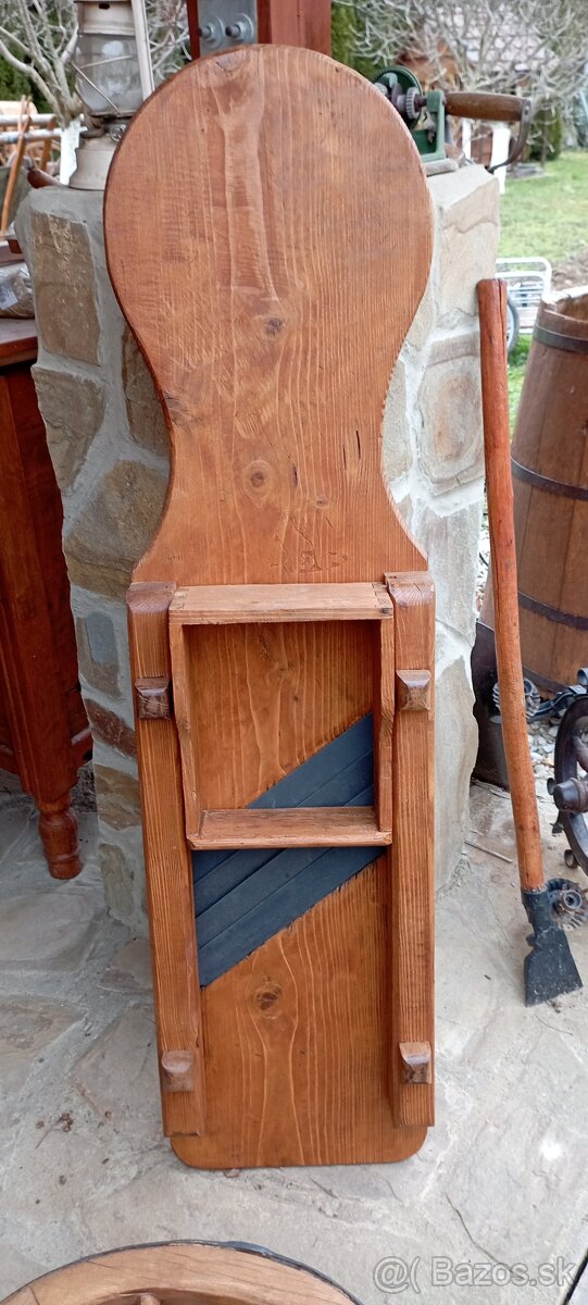 Staré drevené strúhadlo na kapustu