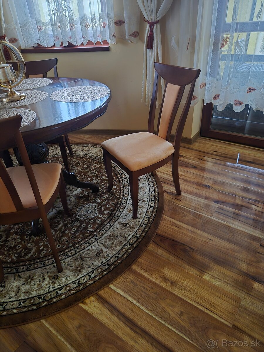 Jedálenské stoličky