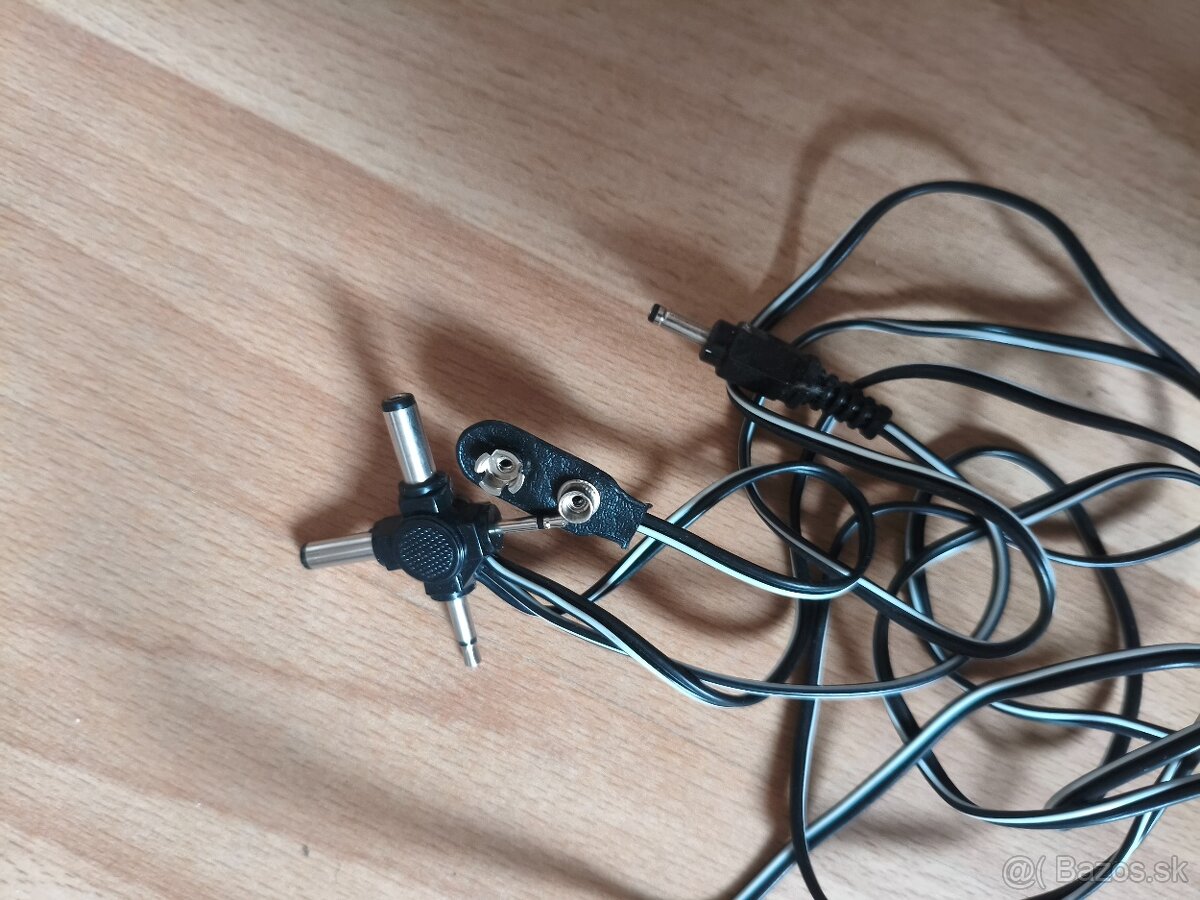 Adaptér s rôznymi výstupmi