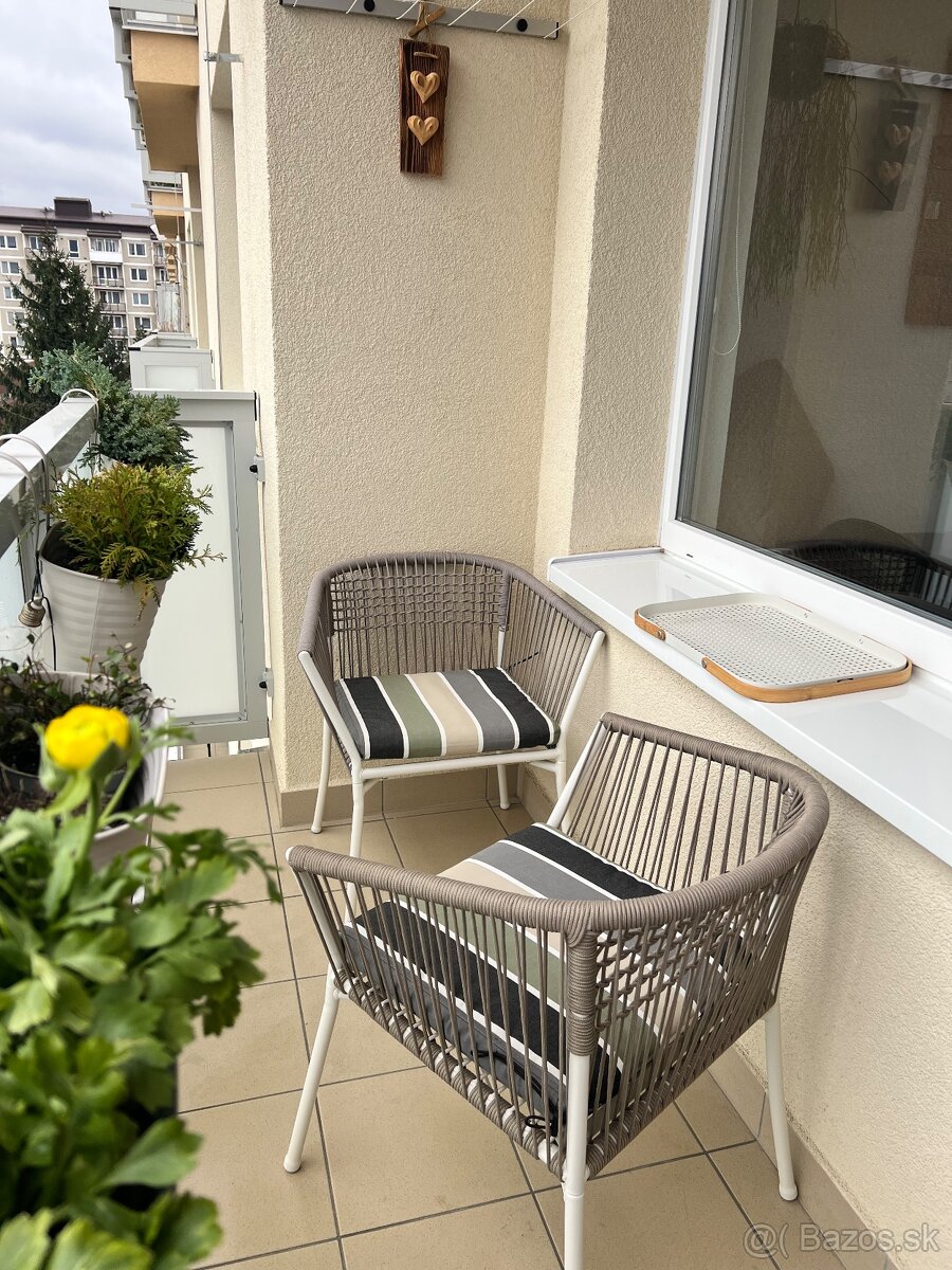 Kreslá na balkón