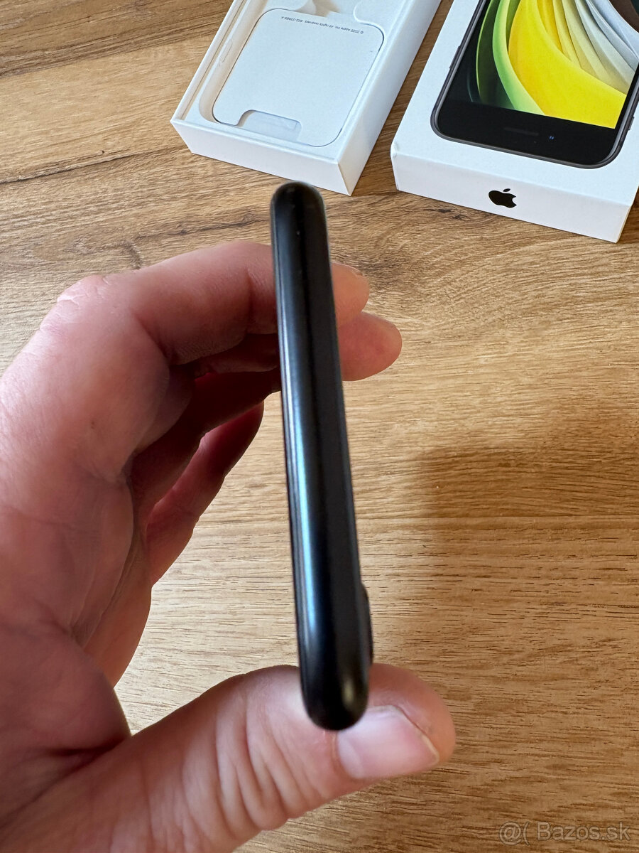 Predám iPhone Apple SE 2020 128 GB čierny