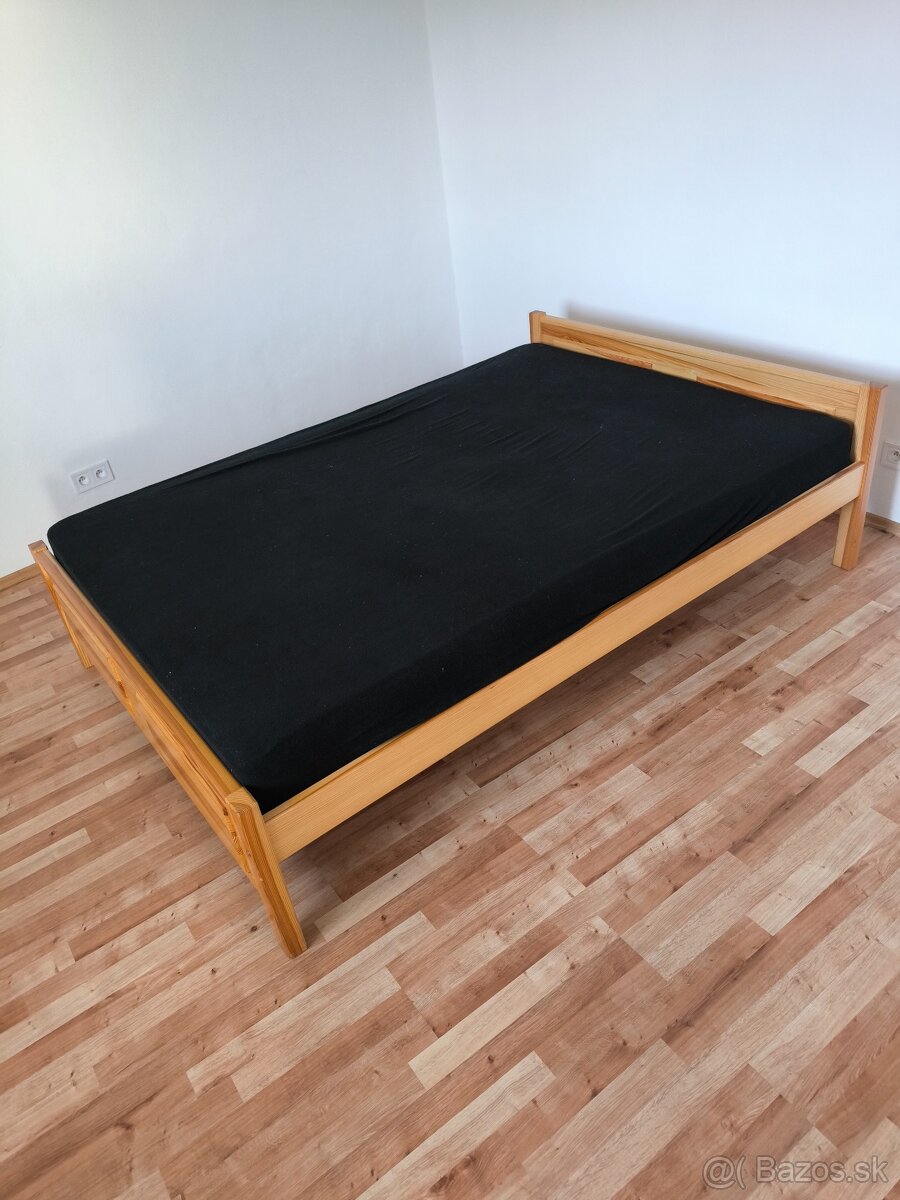 Predám posteľ s matracom 140x200cm
