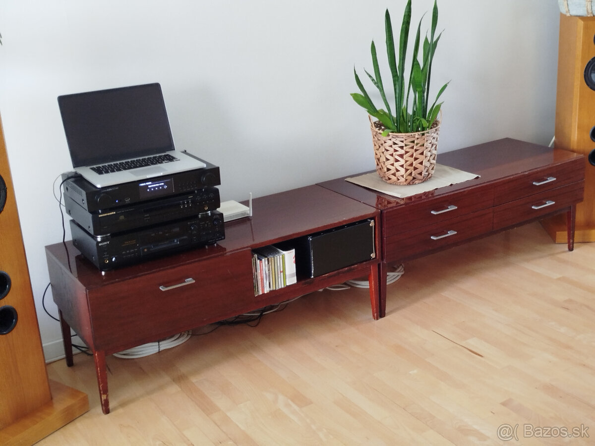 Nízka retro skrinka