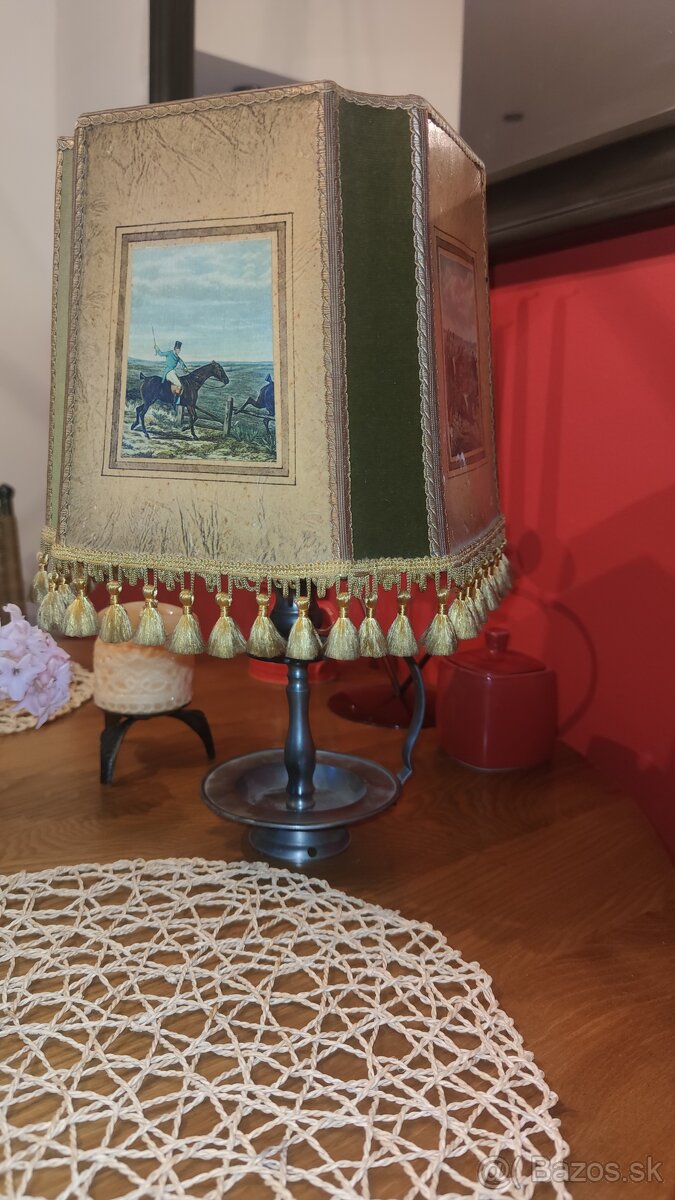 Staré věci - lampa, svícen, sochy, citera, čajová souprava