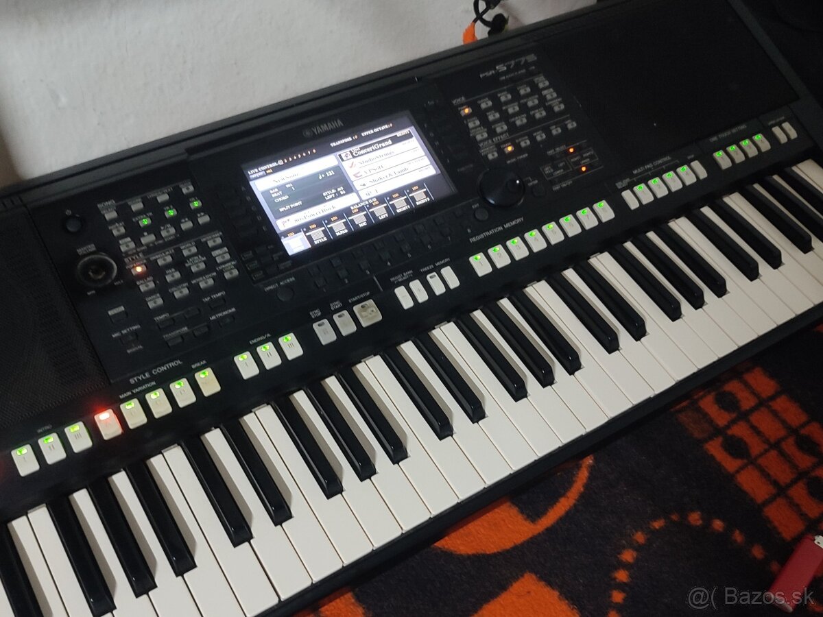 Yamaha PSR-S775