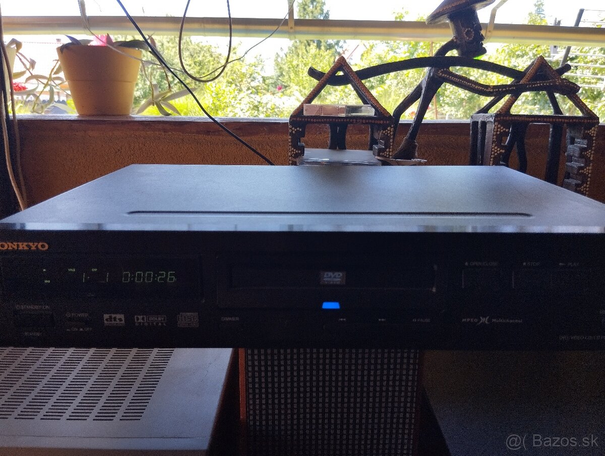 ONKYO Dvd prehrávač.