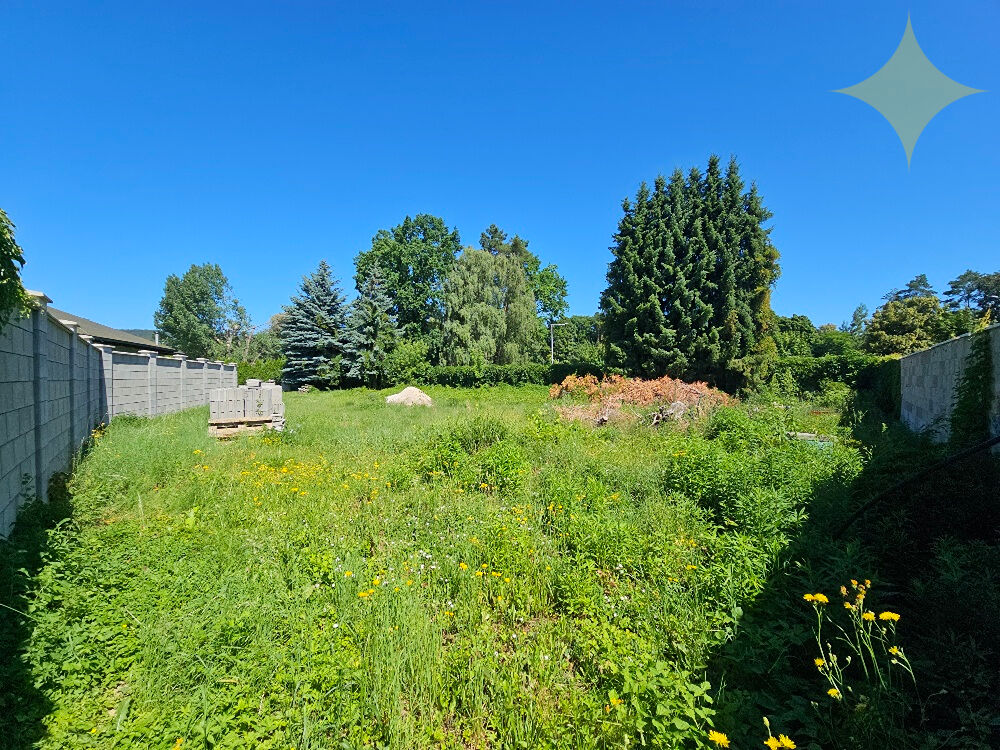 PRIEVIDZA – Staré sídlisko / DOBRÁ POLOHA / Pozemok 1350 m2,