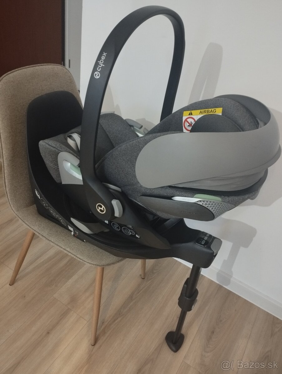 Vajíčko Cybex Cloud T+ spolu so základňou Cybex Base T