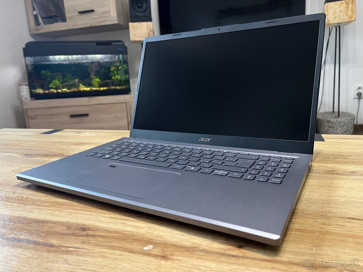 Acer Ai 15,6" | Ryzen 7 8840HS | 780m | 16GB/1TB 2025