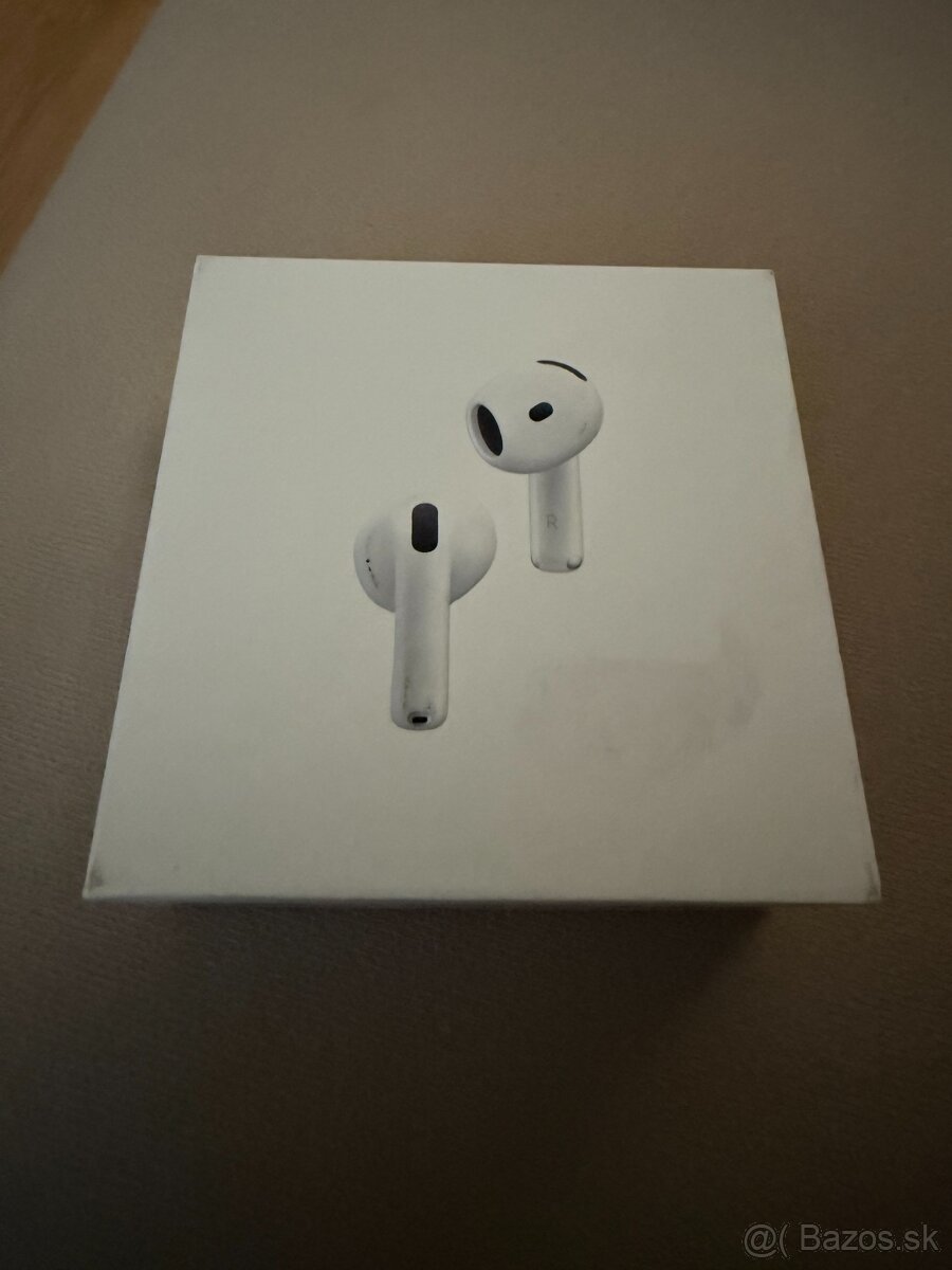 Apple AirPods 4 s aktívnym potlačením hluku