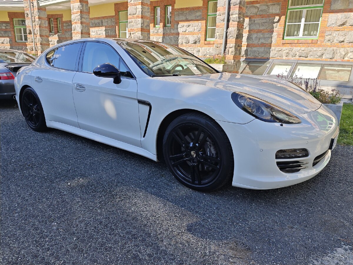 Porsche Panamera 4