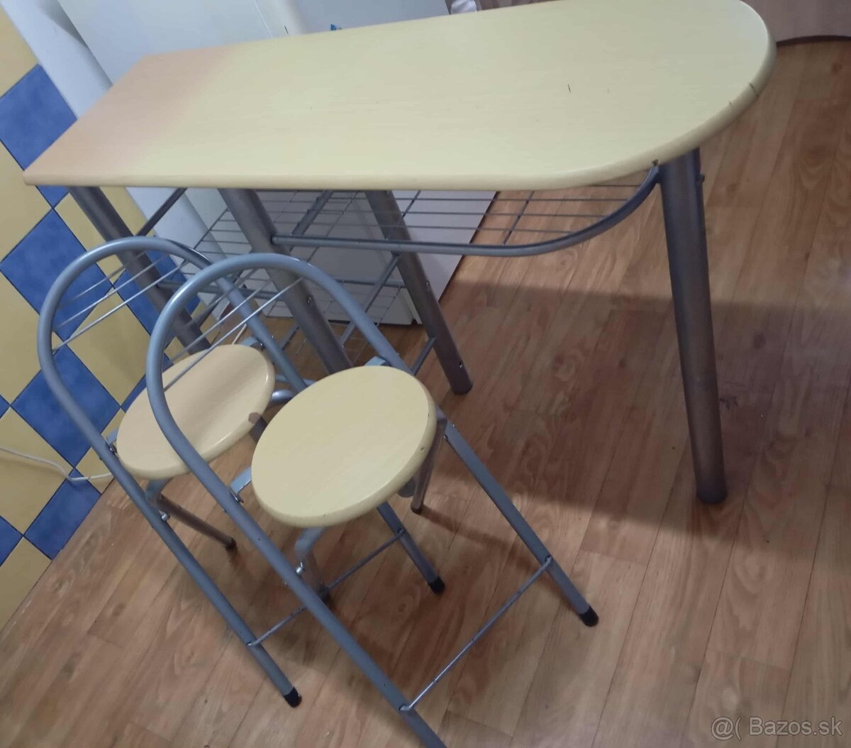 Barový stôl a stoličky
