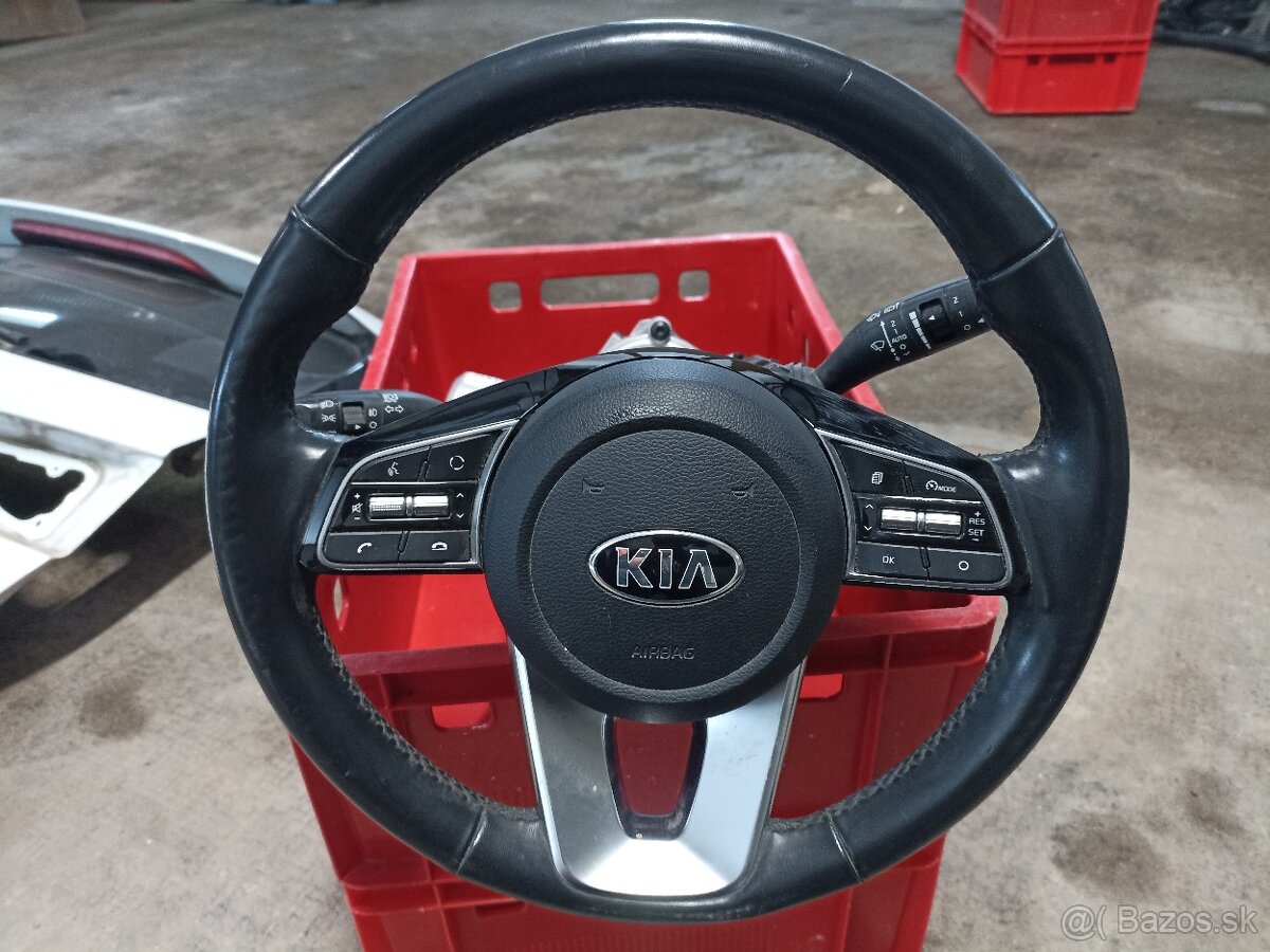 Kia ceed III volant
