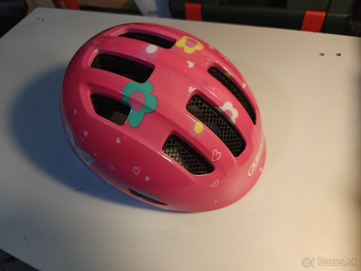 Dievčenská prilba na bicykel