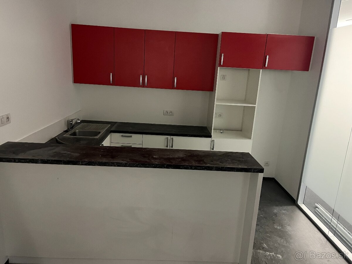 Kancelárska kuchynská linka