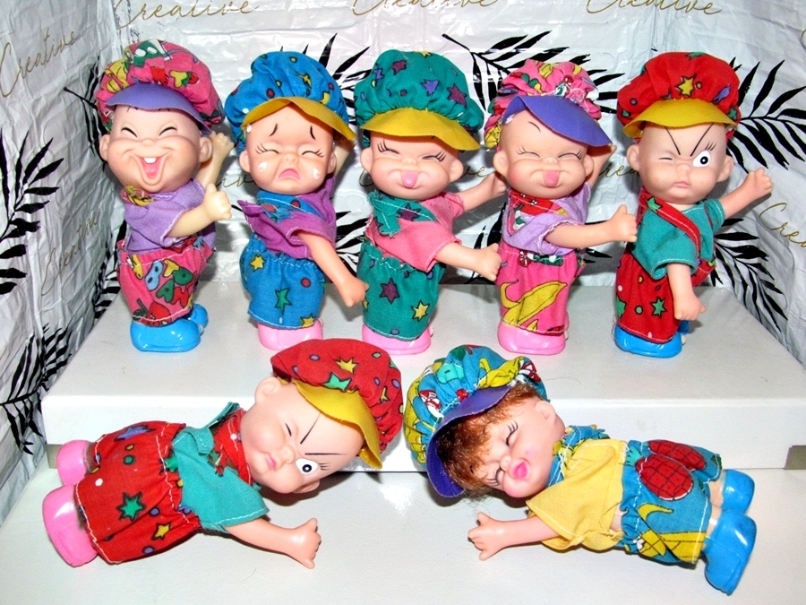 Retro sběratelské malé panenky šklebíci parta 7 rošťáků