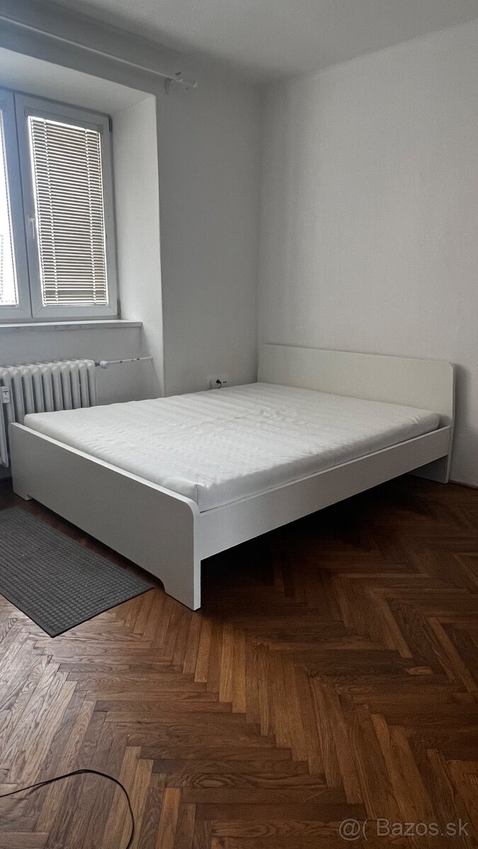 Manželská posteľ 210 × 165 cm – biela, moderná + matrac