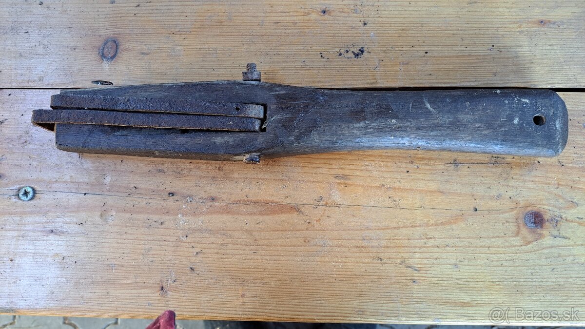 Nástroj na NAŤAHOVANIE OBRUČÍ.