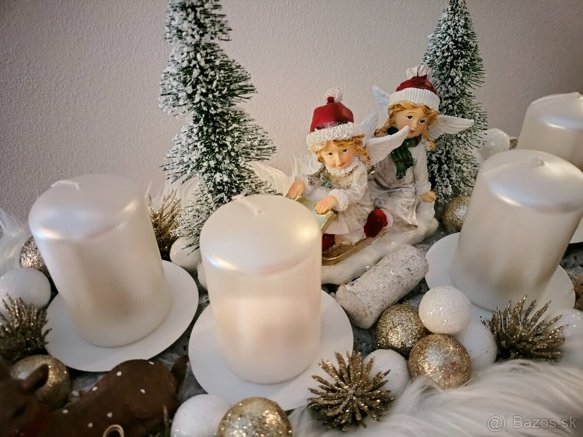 Vianočný svietnik s anjelmi na sánkach