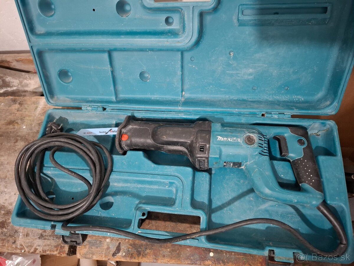 Chvostova píla makita jr3050t