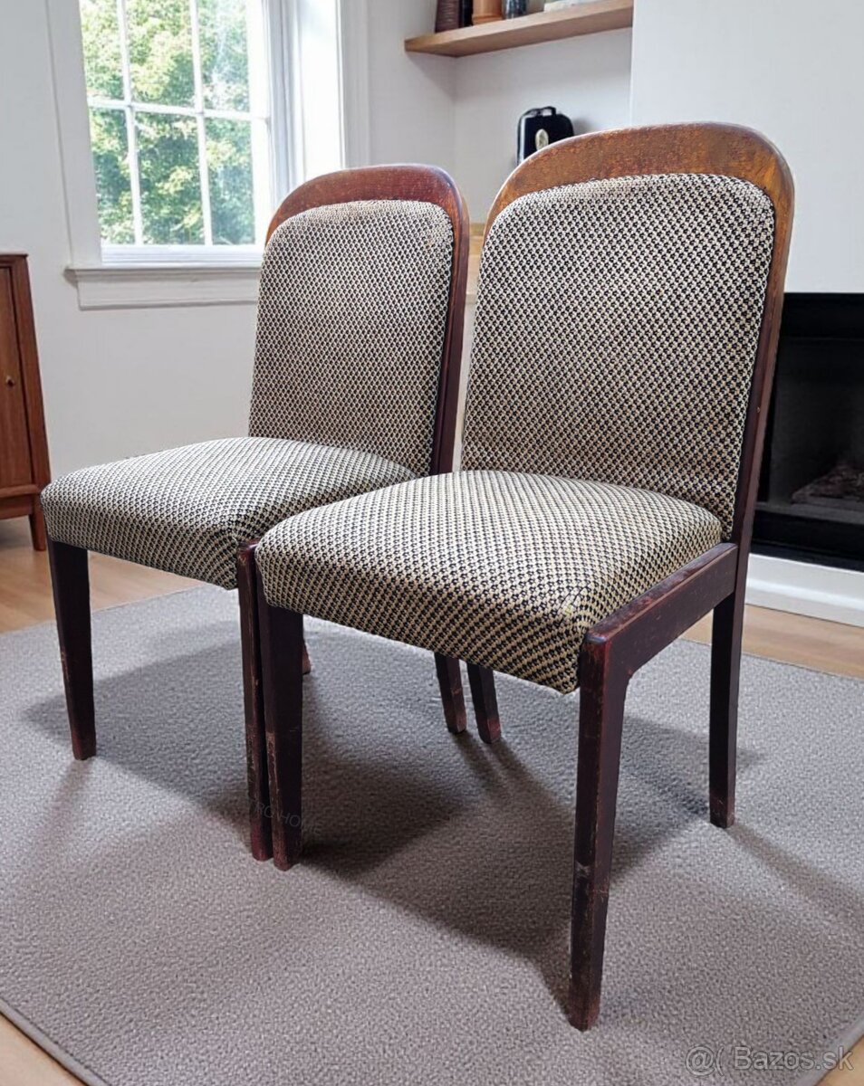 2 čalúnené stoličky