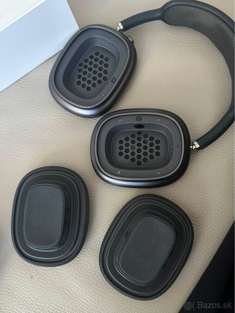 AirPods Max Lightning