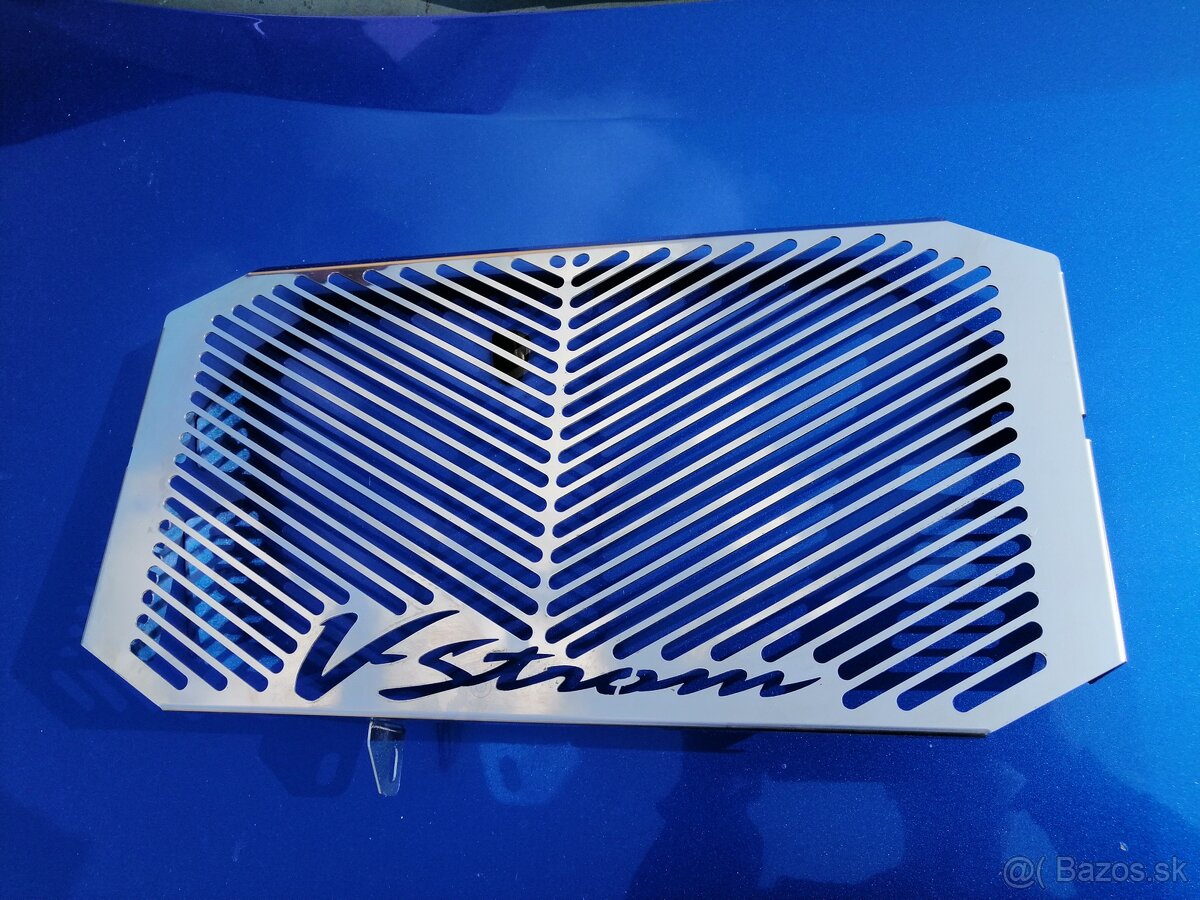Suzuki V strom kryt na chladič
