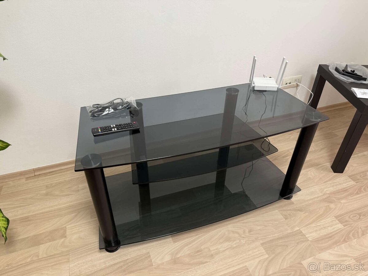 Stolik pod TV