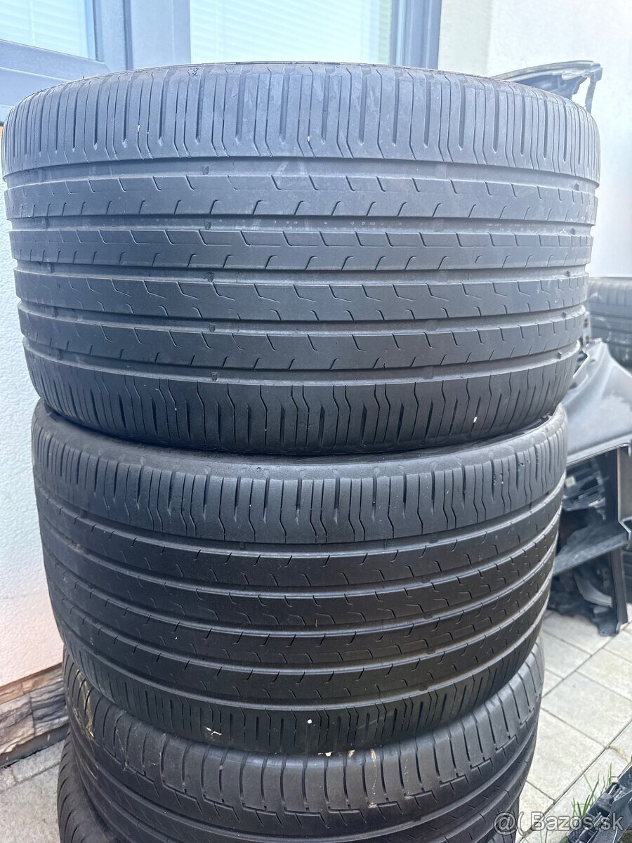 315/30 R22 Continental