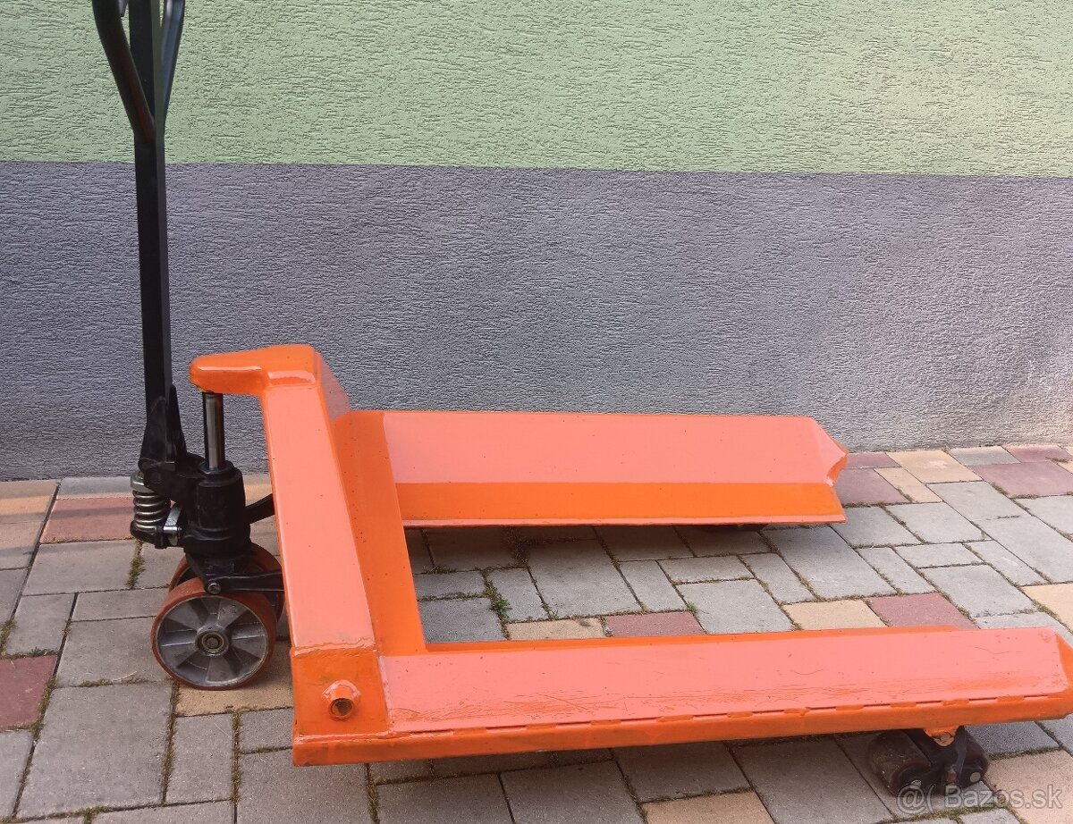 Manipulačný vozík na zvitky